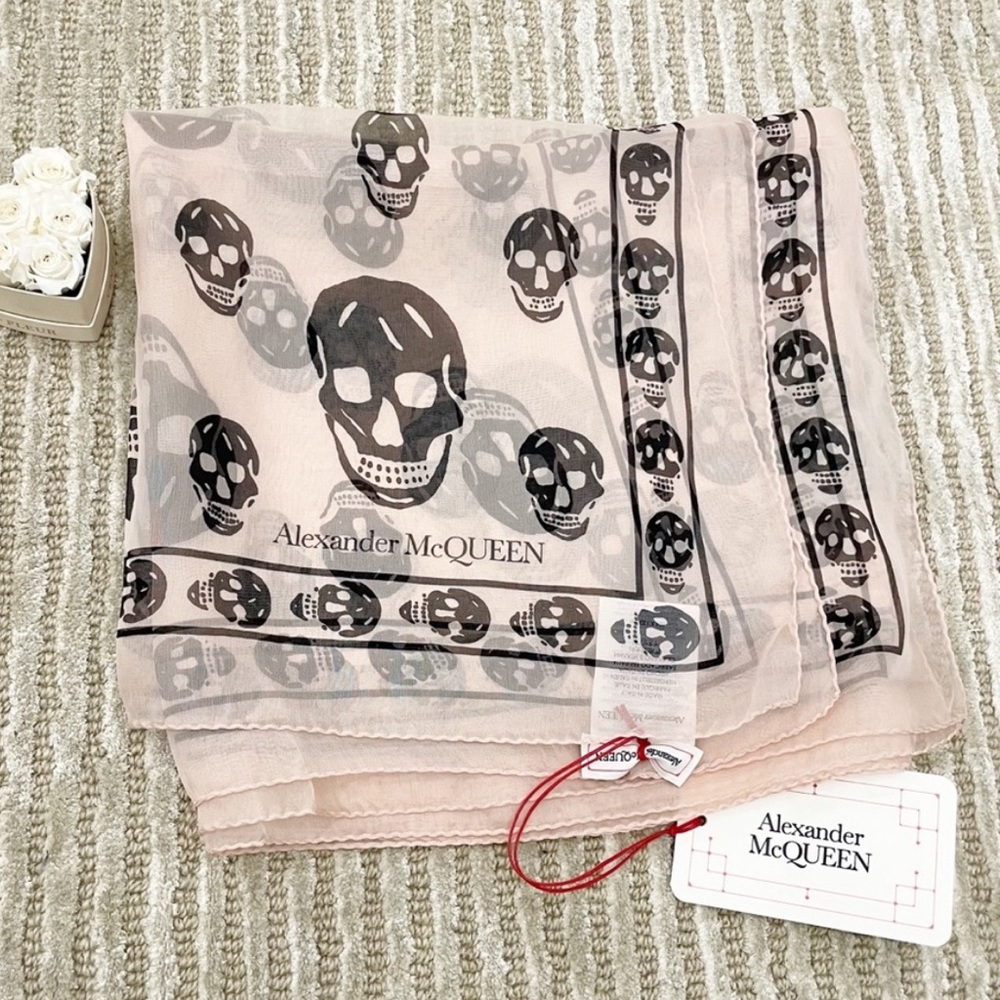 🆕 Alexander McQueen NWT Skull & Butterfly Scarf - Picture 15 of 16